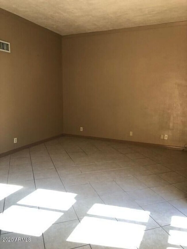 Building Photo - Great Tempe location 2 Bedroom/2 Bath