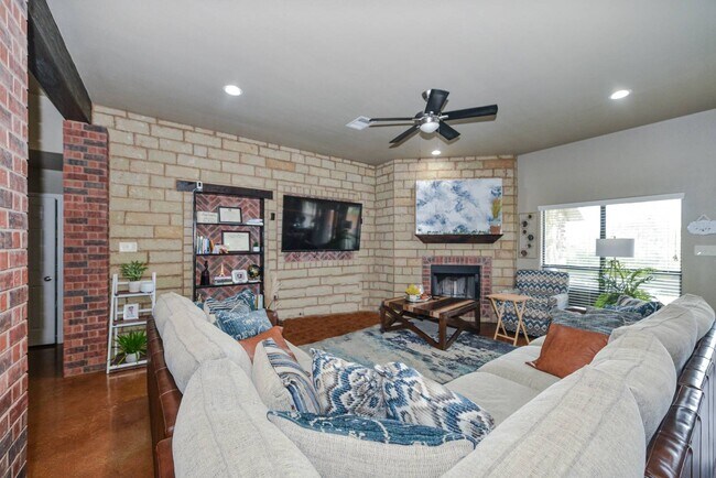 Foto del edificio - 7100 Almond Dr
