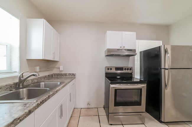 Building Photo - 2730 W Mckinley St Unit 4