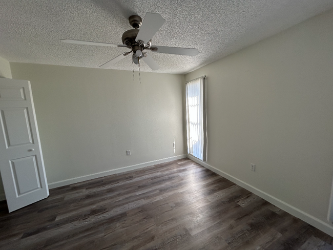Foto del edificio - 7448 Mitchell Ranch Rd