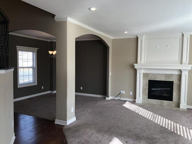 Building Photo - 1907 Sequoia Dr, Raymore, MO, 64083