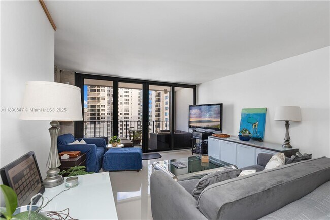 Foto del edificio - 2401 S Ocean Dr