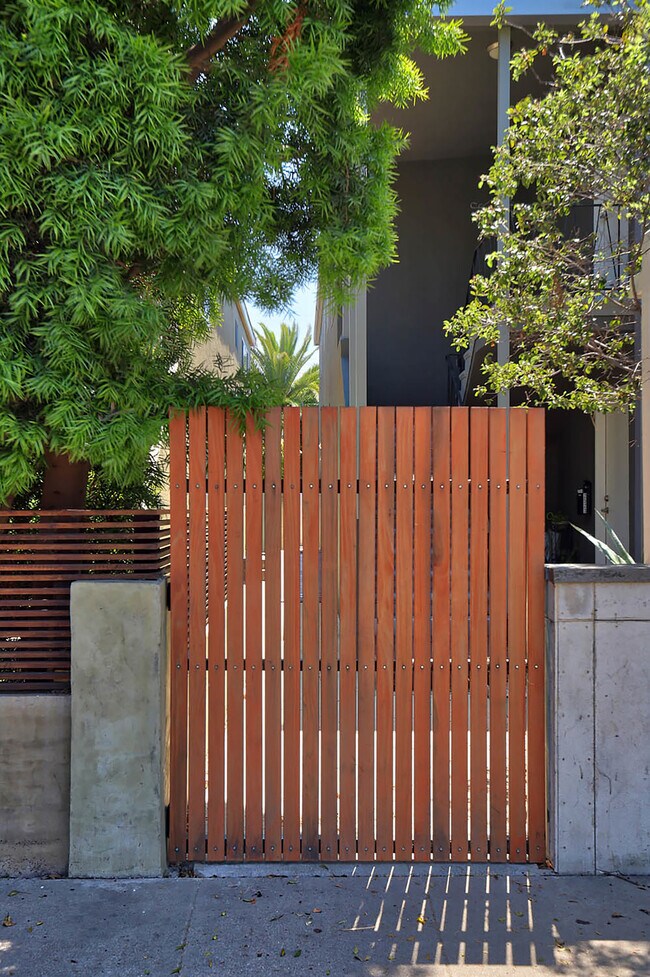 Building Photo - 1219 1/2 Abbot Kinney Blvd