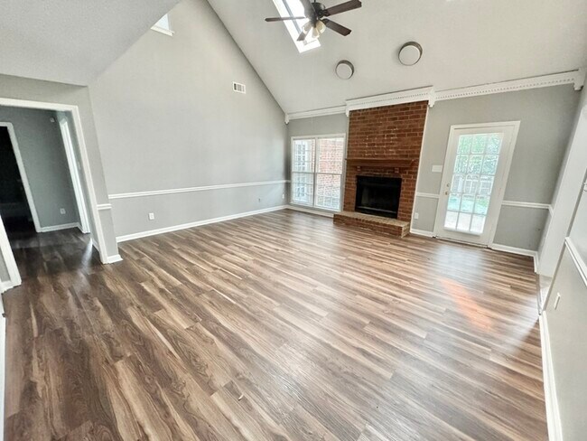 Foto del edificio - 8415 Woolrich Dr