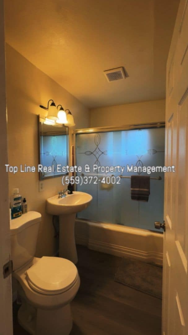 Building Photo - Spacious and well-located duplex in the he...