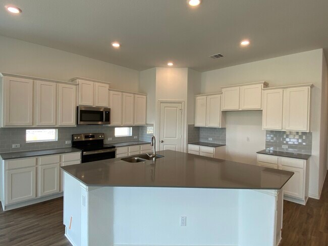 Building Photo - 2032 Ambling Trl