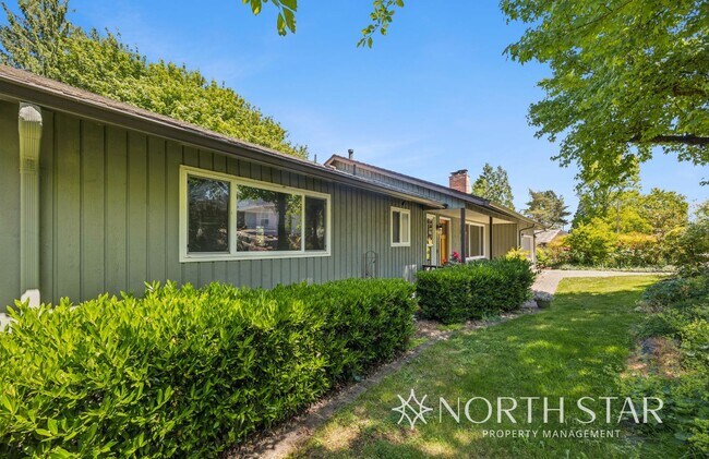Foto del edificio - Beautiful Lake Oswego Ranch Home in Red Fo...