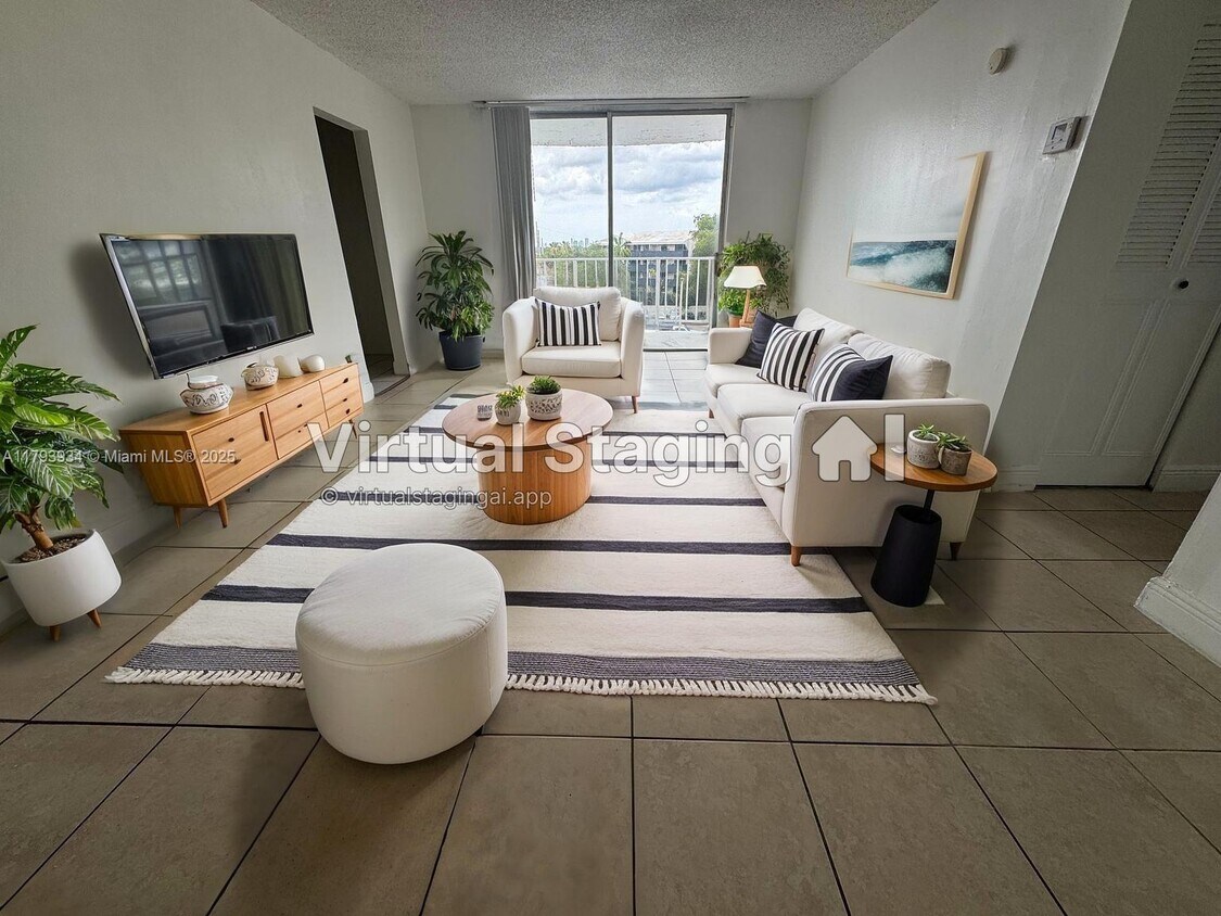 Foto principal - 488 NW 165th St