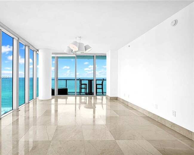 Foto del edificio - 6799 Collins Ave