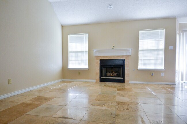 Foto del edificio - 704 Meadow Bend Ct