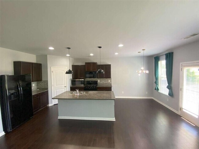 Foto del edificio - 5224 Cantbury Way