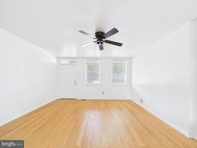 Foto del edificio - 3830 Fairmount Ave