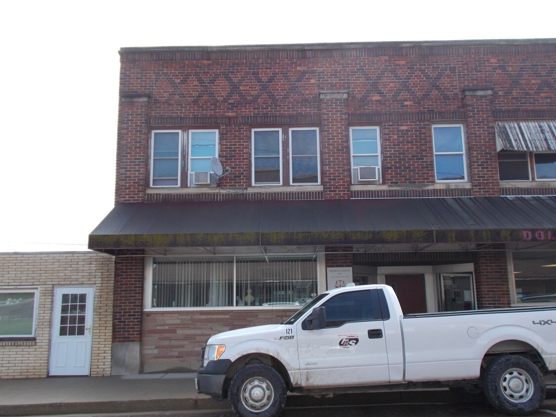 211 North Maple - 211 N Maple St
