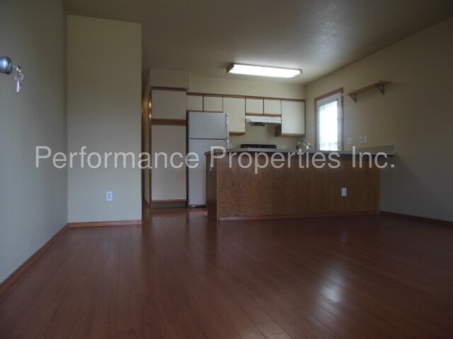 Building Photo - 7842 N Wabash Ave