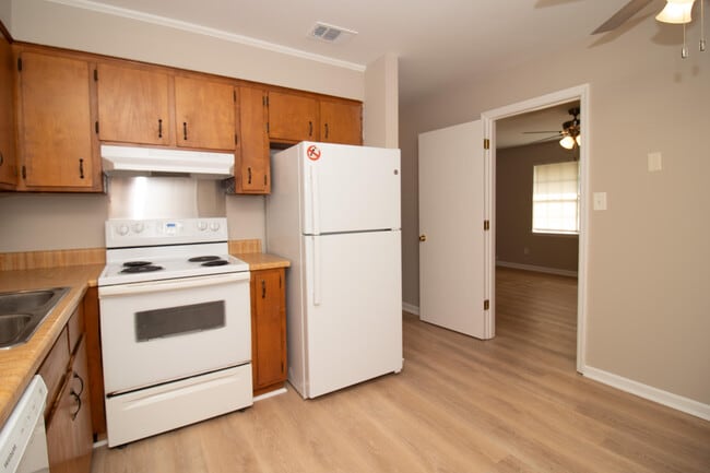 Building Photo - 102 Blue Ct