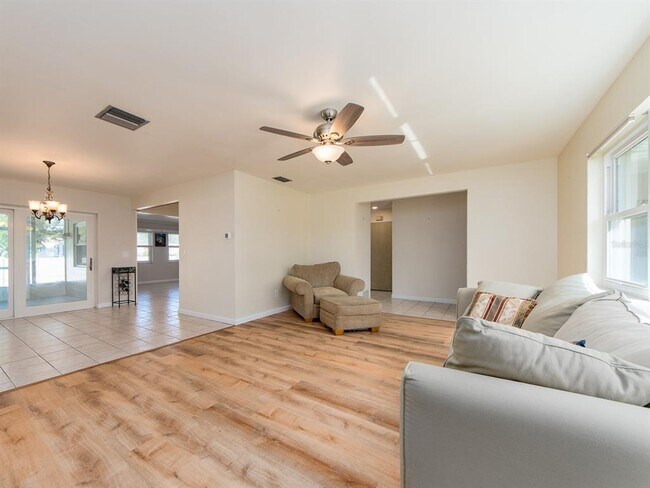 Foto del edificio - 2395 6th Ave SW