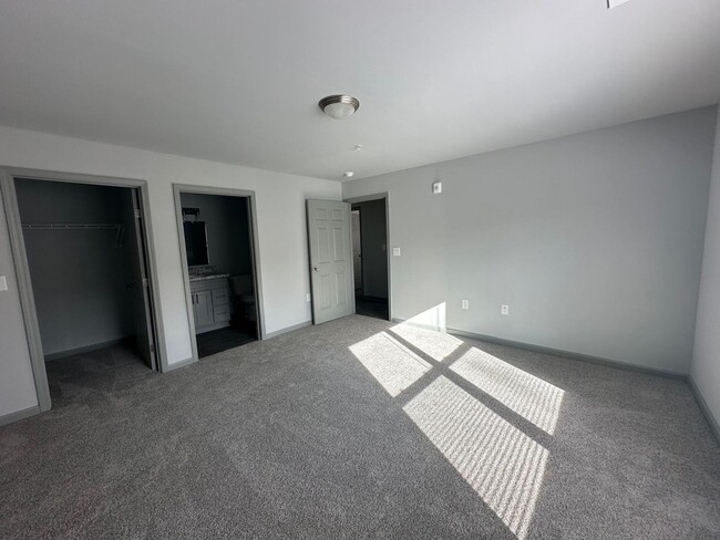 Foto del edificio - Brand-New 3-Bedroom Condo  – Walk to MARTA!