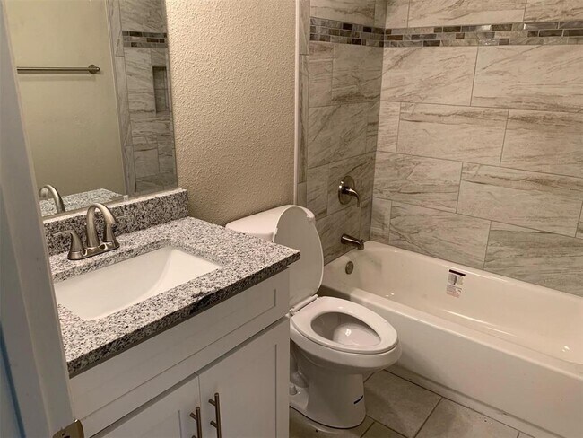 Foto del edificio - 406 E Springdale Ln