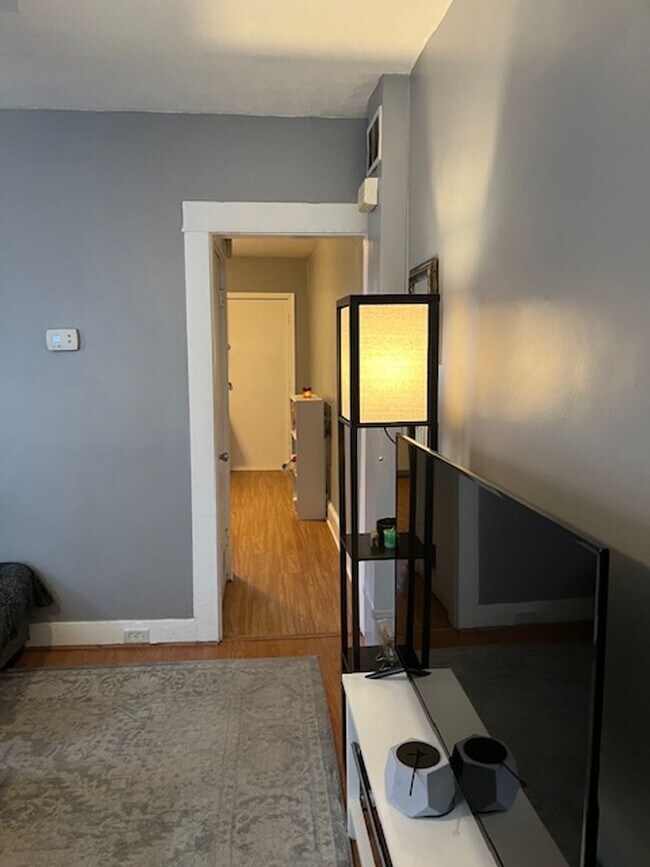 Building Photo - Lovely Hampden EOG 2bd/2ba Rowhome w CAC & W/D! Available 7/15