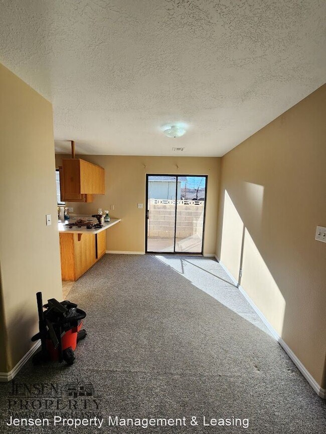 Foto del edificio - 3 br, 2 bath House - 281 North 300 West