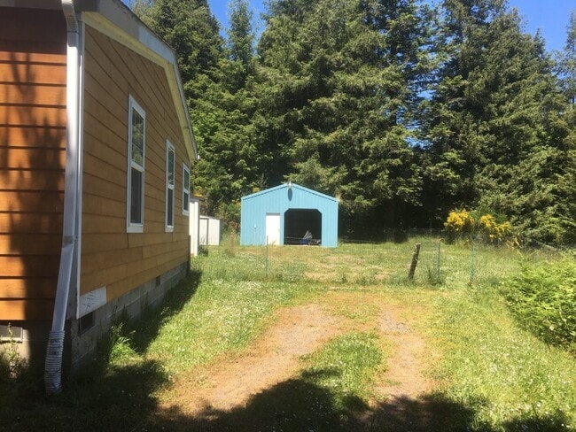 Building Photo - Spacious 3 bedroom home