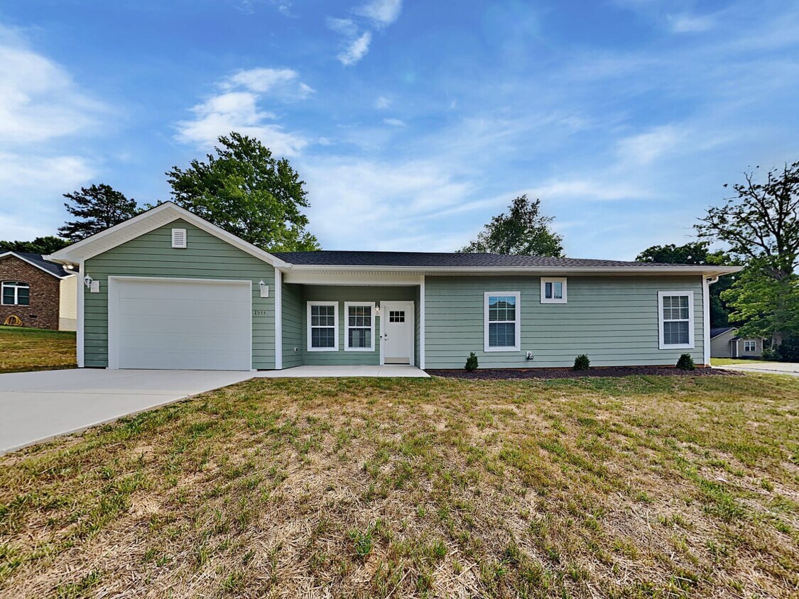 1933 Cunningham Dr House Rental in Statesville, NC