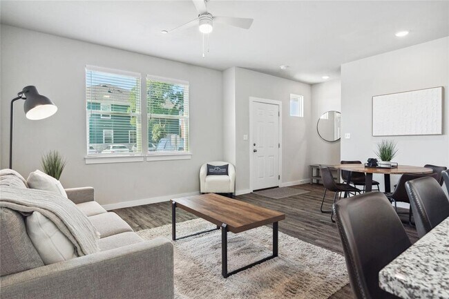 Foto del edificio - 523 Powell Dr