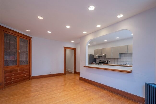 Building Photo - 2 Newport Rd