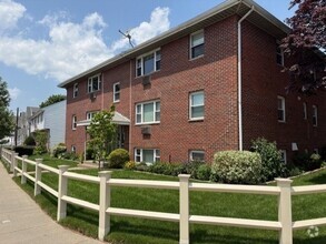Building Photo - 189 River St