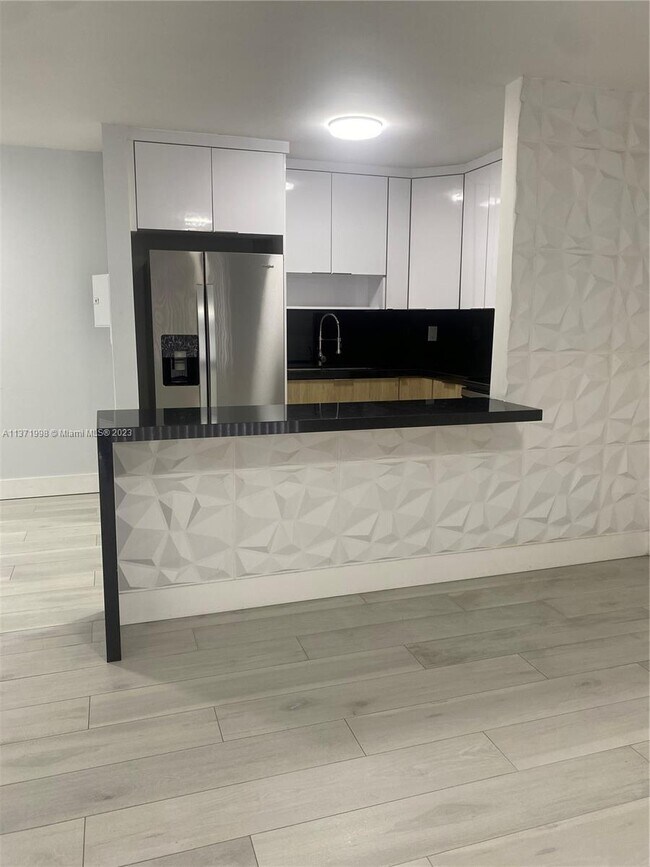 Foto del edificio - 7140 NW 179th St