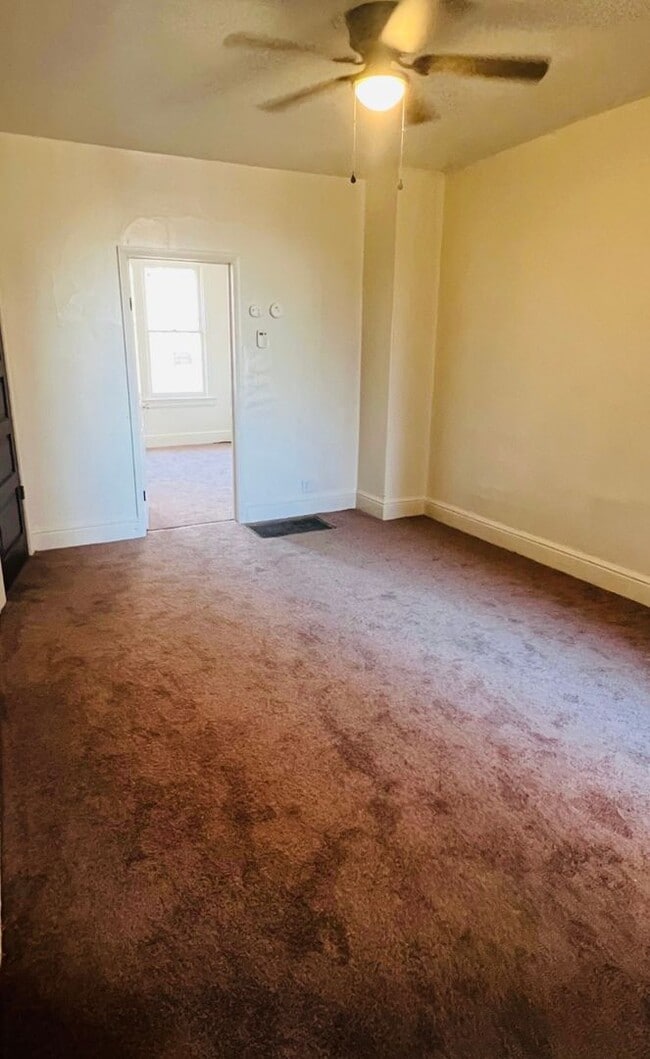 Foto del edificio - 1st Floor 1 Bedroom Yard Near Farquhar Park York City SD