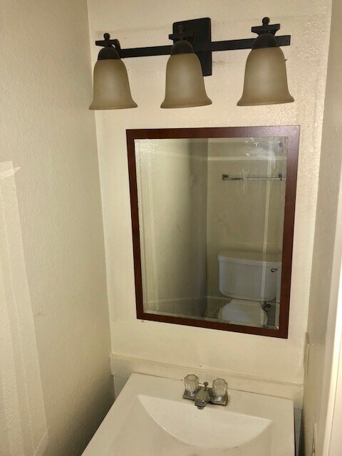 Foto del edificio - 2 BEDROOM CONDO BY UNT