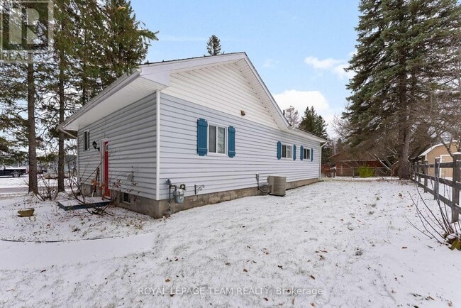 Building Photo - 612 Karen St