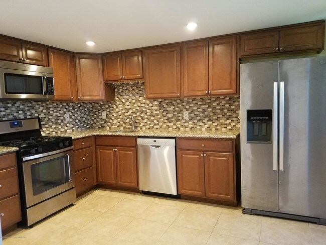 Building Photo - 5 Beachway Ave