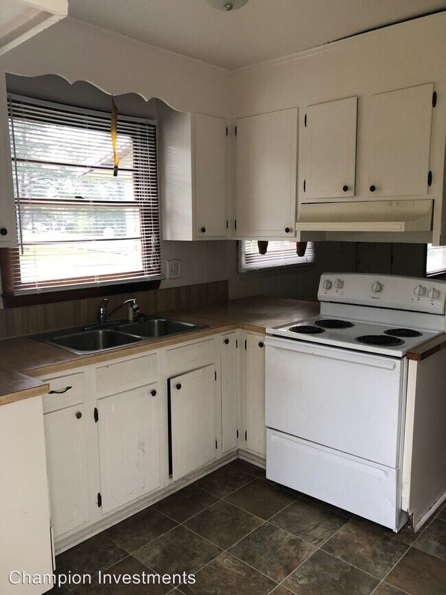 Building Photo - 2 br, 1 bath House - 6010 Leo Drive