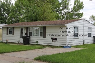 Building Photo - 2710 W 7th St