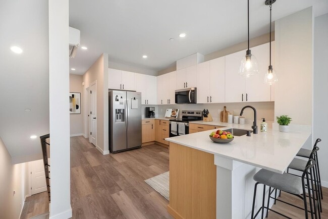 Foto del edificio - Brand New 4 Bedroom Luxury Townhomes!