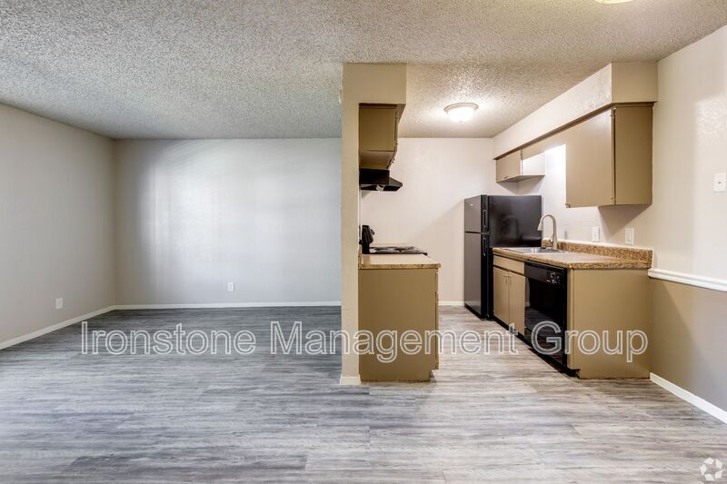 Foto del edificio - 5321 E 47th Pl