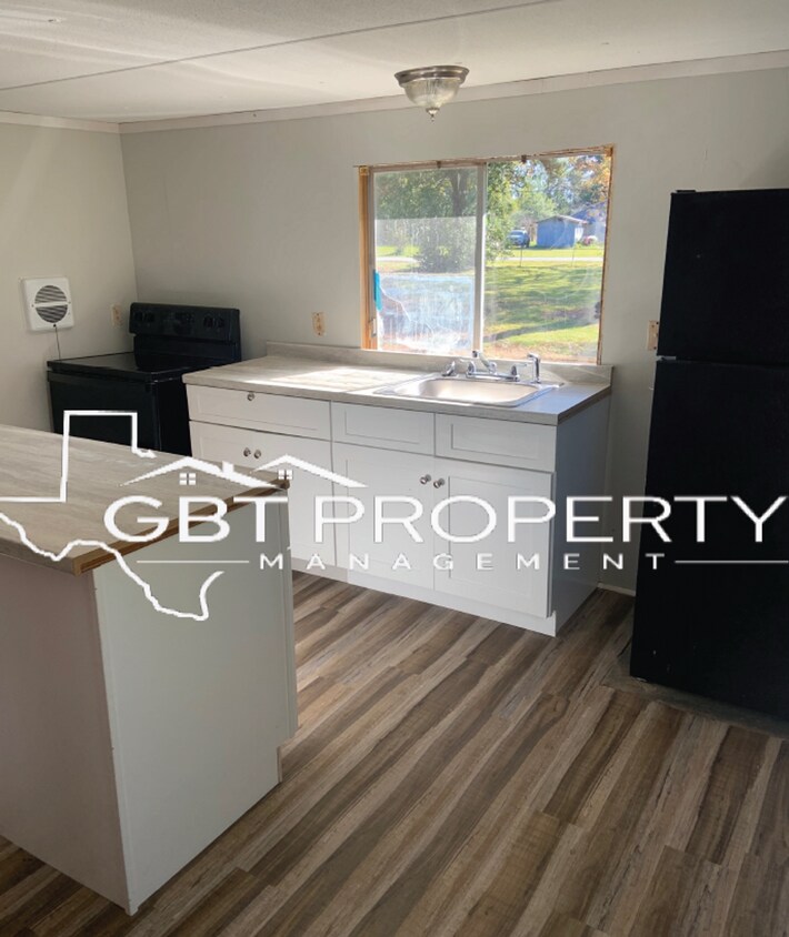 4574 Elk Dr Unit 1, Orange, TX 77630 Room for Rent in Orange, TX