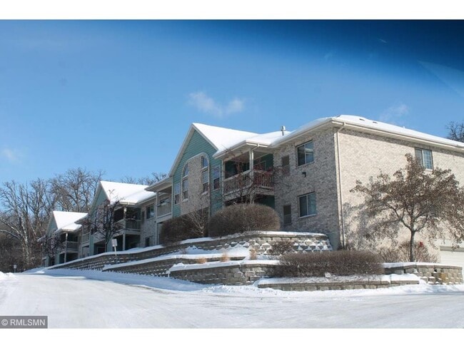 Building Photo - 1917 Deerhaven Ln NE