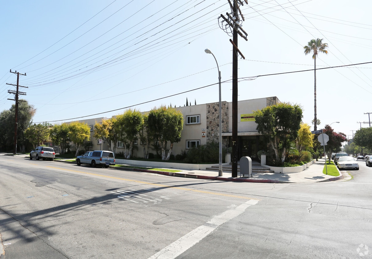 Building Photo - 7000 Etiwanda Apartments