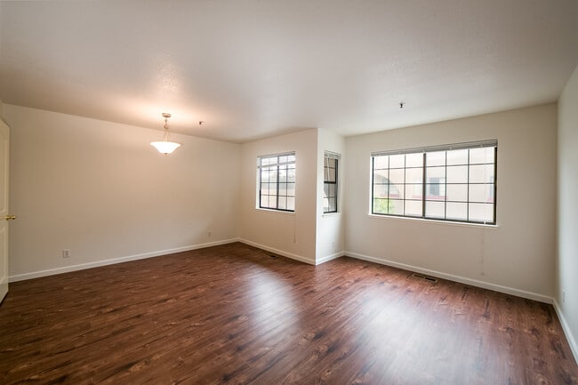 Building Photo - 419 Dorado Terrace