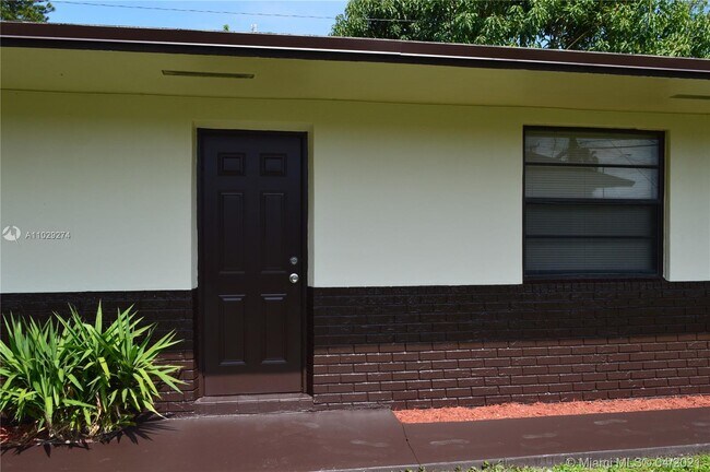 Foto del edificio - 6134 SW 40th Ct