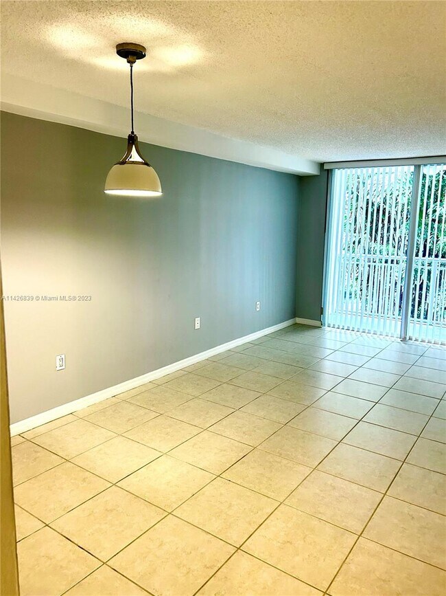 Foto del edificio - 1666 West Ave