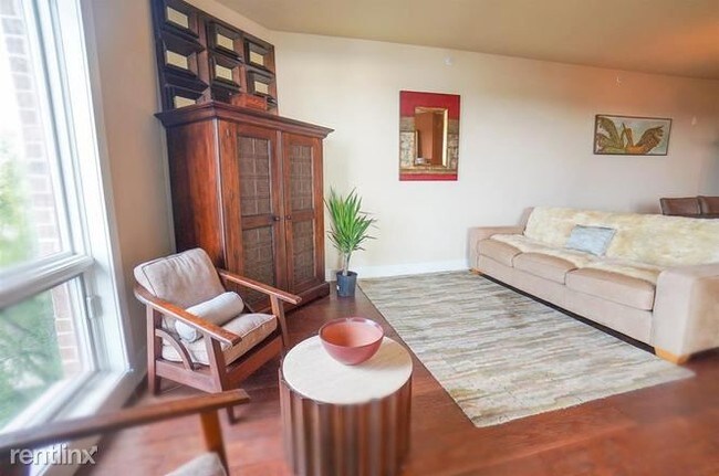Foto del edificio - 1 br, 1 bath  - 101 Ferchland Pl Apt 404