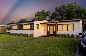 Building Photo - 1000 NW 198th St