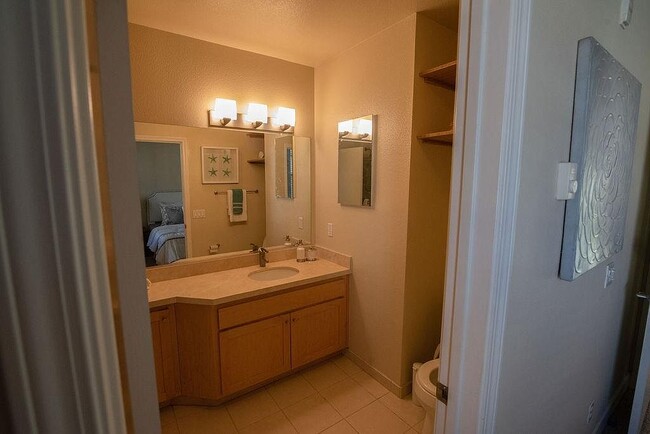 Foto del edificio - 1765 E Bayshore Rd