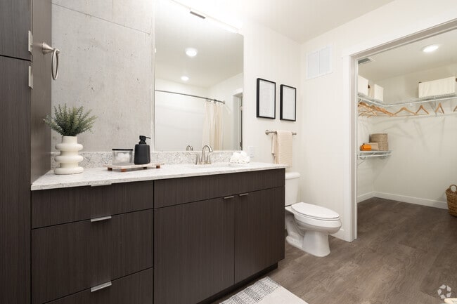 1BR, 1BA - 705SF - Bathroom - Avian