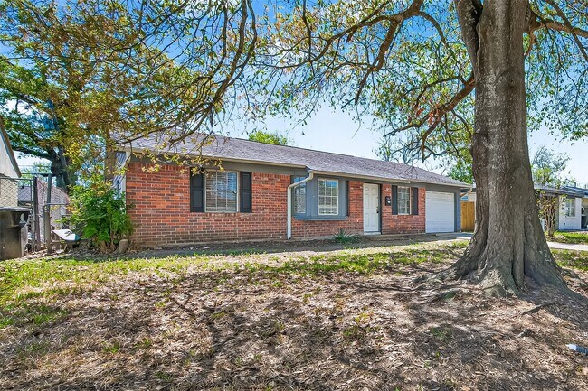 Building Photo - 3927 Prudence Dr