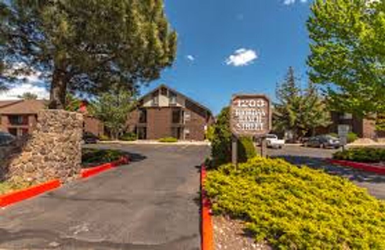 Foto principal - NAU ADJACENT!! One Bedroom Condo at Univer...